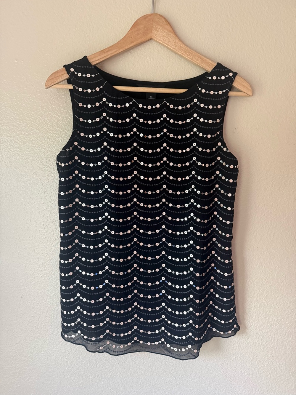 ❇️White House Black Market Black Sequin Wave Top 2 for $22❇️